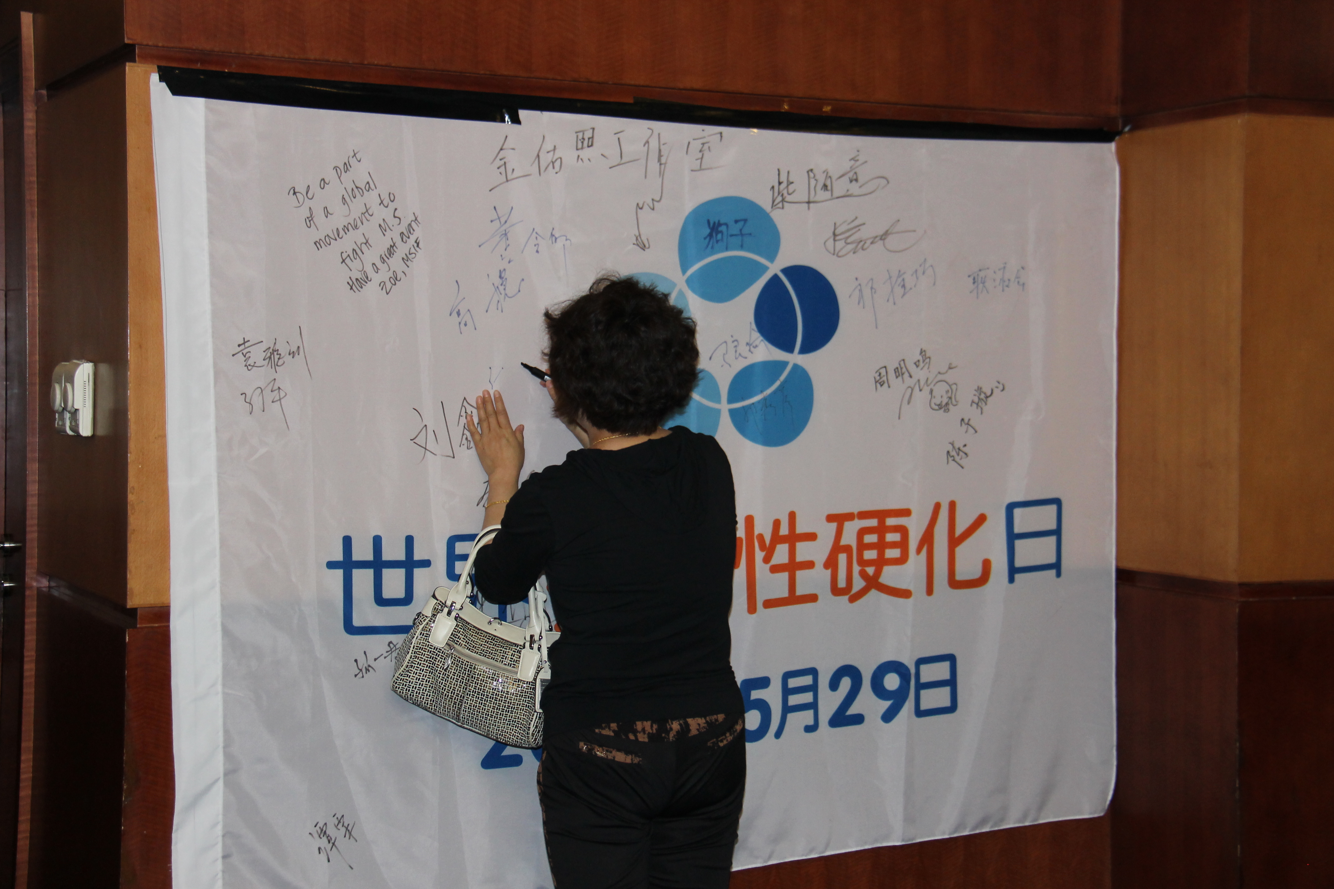 Signing the solidarity banner